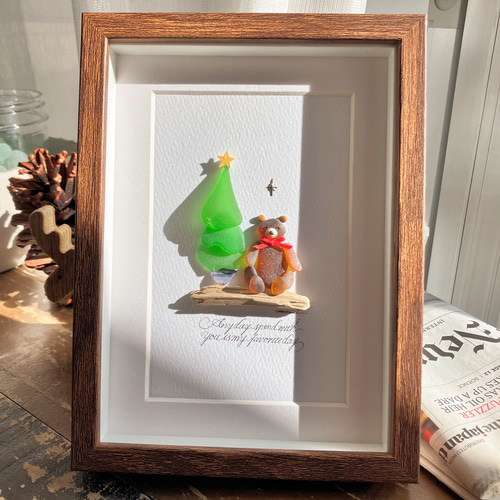 クマちゃんのお気に入りは、お花のクリスマスリース　シーグラスアート クマちゃんのお気に入りは、お花のクリスマスリース シーグラスアート