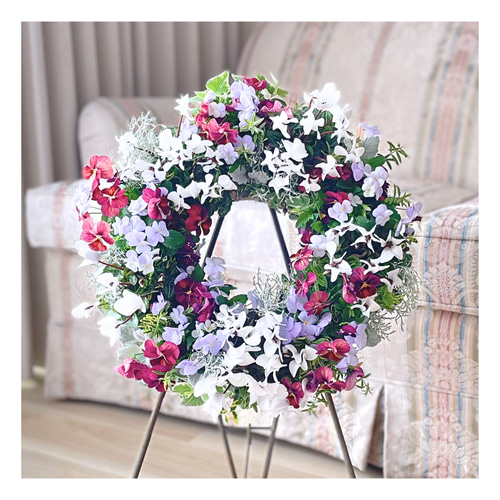 大人かわいいシクラメンとビオラのリース ビオラとガーデンシクラメンの寄せ植えリース ☆*:.｡. 幸せのwreath