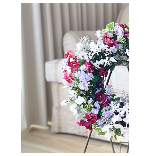 大人かわいいシクラメンとビオラのリース 春まで楽しめる アンティーク調な鉢に ビオラ ミルフル シクラメン