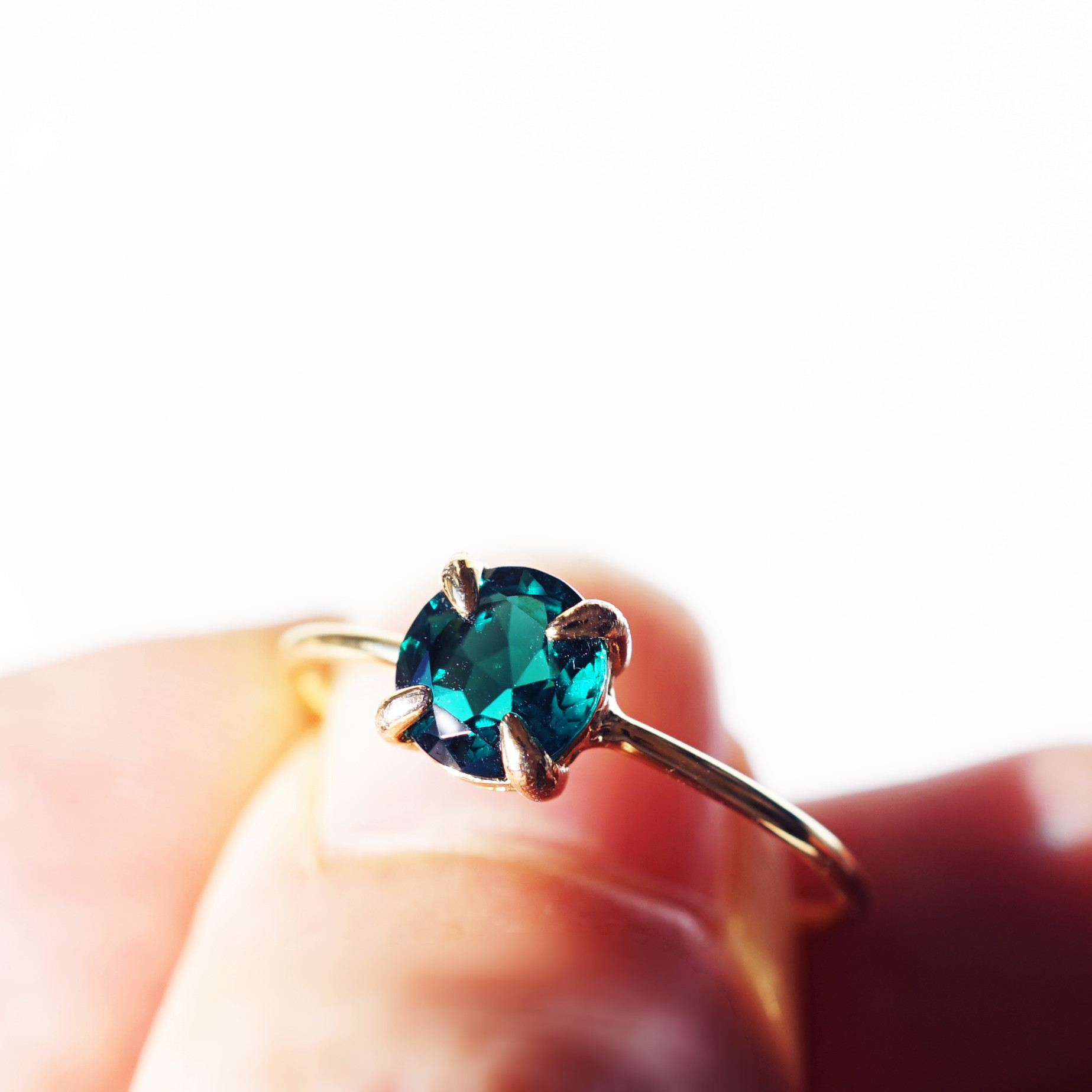 大粒！シンセティックエメラルドの一粒リング　～Synsetic Emerald