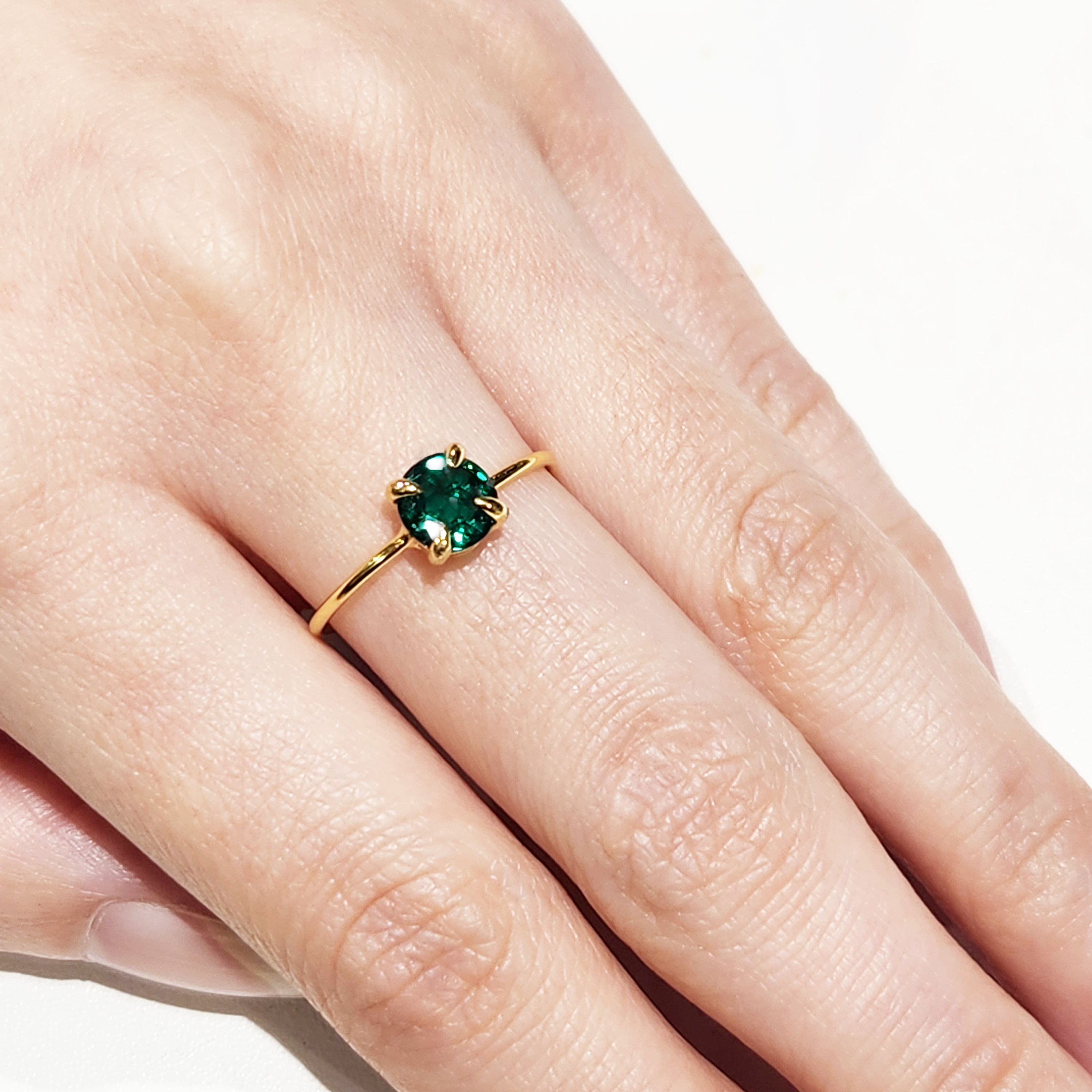 大粒！シンセティックエメラルドの一粒リング　～Synsetic Emerald