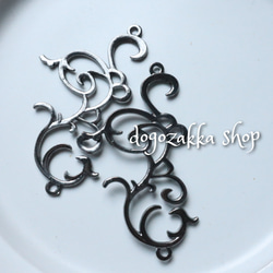 アクセサリーパーツ沢山 2個☆新色！特大コネクター ブラック チャーム 蔦 アクセサリーパーツ