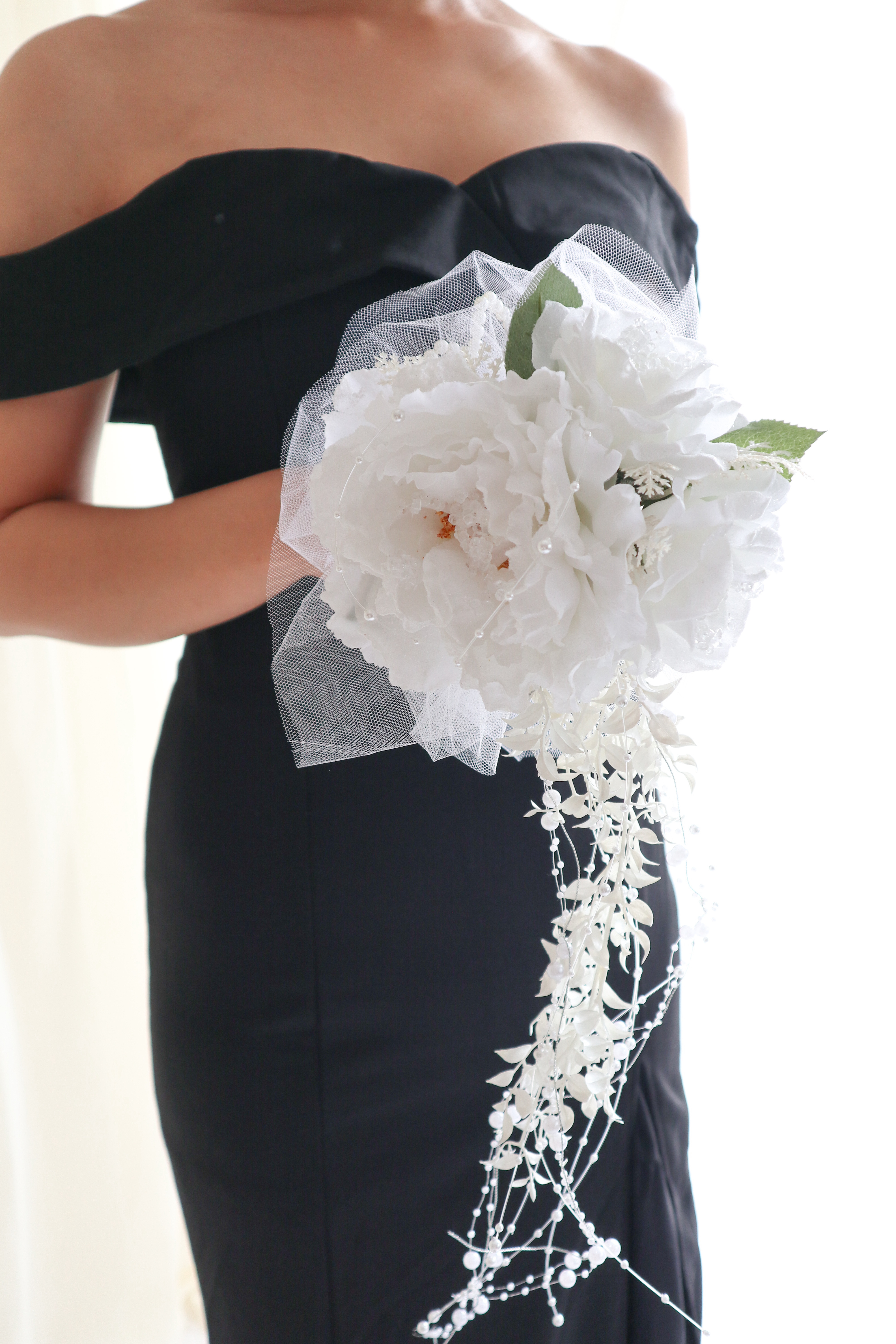 ホワイトブーケ　ピオニーとバラのウエディングパールブーケ