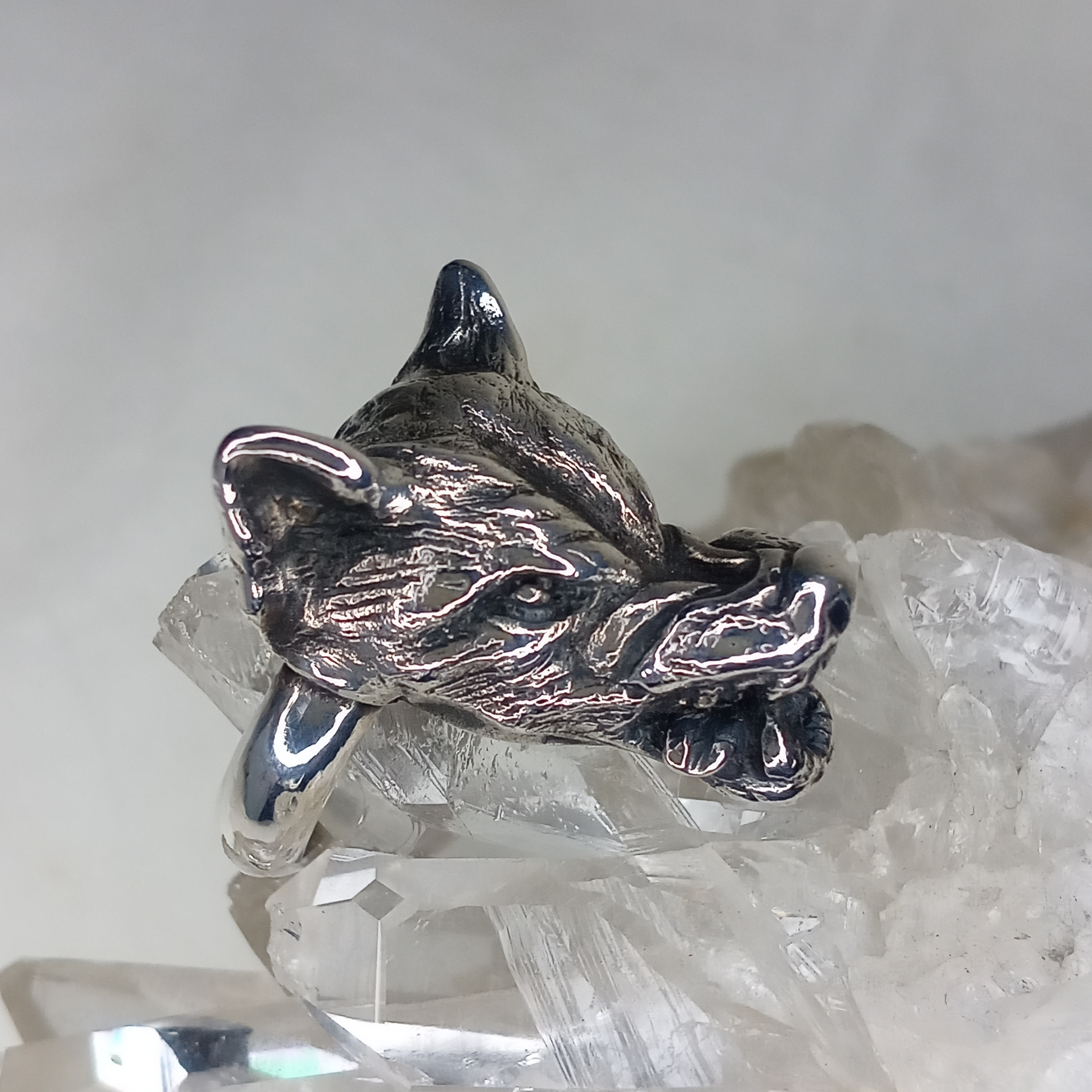 Handmade Silver Accessories　リング「狼」