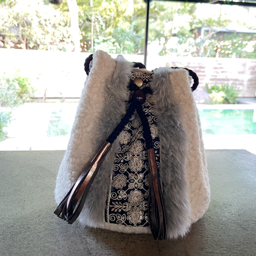 モコモコ可愛い♡シープ調ウール生地×インド刺繍リボン巾着＊ファー