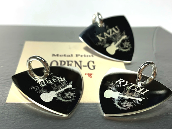 ギターシルエットピックチャーム/SV950/お名前入れて簡単オリジナル