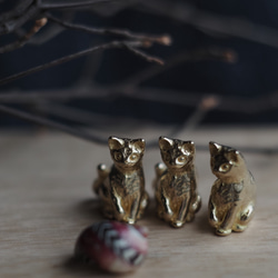 真鍮製 Brass 仔猫 2体 置物 真鍮製 Brass 仔猫 2体 置物 - メルカリ