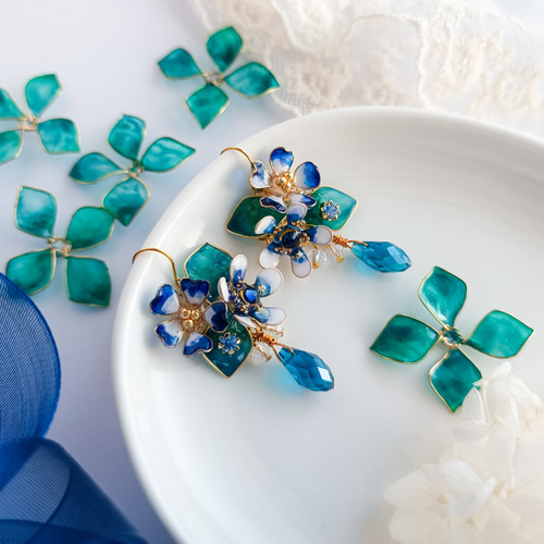 Blue Bouquet ロイヤルブルー 紺色×白色 青緑の葉 カットガラス