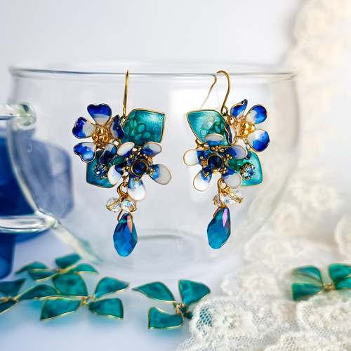 Blue Bouquet ロイヤルブルー 紺色×白色 青緑の葉 カットガラス