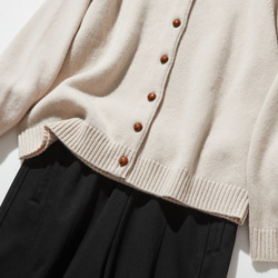 ★現貨★ 簡約設計，經久耐穿。羊毛開襟衫，100%羊毛，米色，241029-1 第3張的照片
