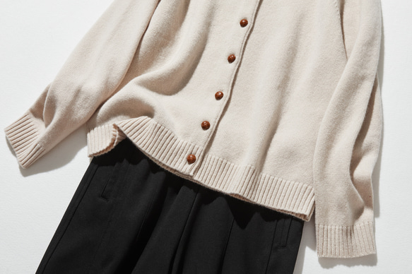 ★現貨★ 簡約設計，經久耐穿。羊毛開襟衫，100%羊毛，米色，241029-1 第3張的照片