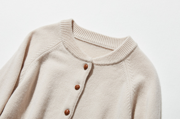 ★現貨★ 簡約設計，經久耐穿。羊毛開襟衫，100%羊毛，米色，241029-1 第2張的照片