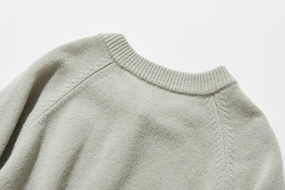 簡約耐穿的羊毛開襟衫，100% 羊毛，鼠尾草綠（241029-2）。 第8張的照片