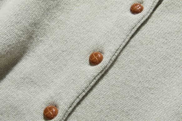 簡約耐穿的羊毛開襟衫，100% 羊毛，鼠尾草綠（241029-2）。 第5張的照片