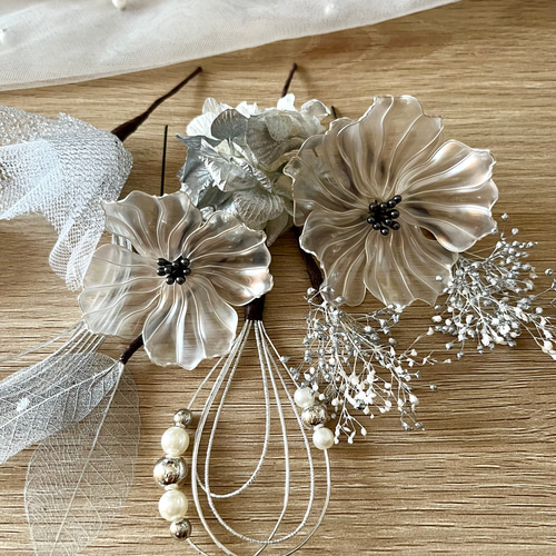 送料無料》＊花びら＊パールホワイト×シルバー＊アメリカンフラワー 髪