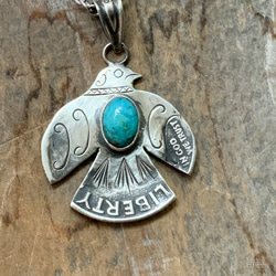 ヴィンテージ風　銀貨で作ったサンダーバード＋ターコイズネックレス 2枚目の画像