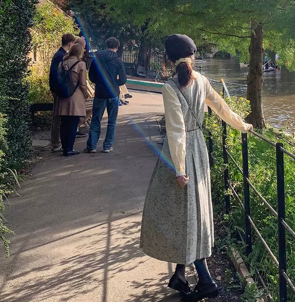 2色　Aラインタック付きジャンパースカート　薔薇付きウエストリボン【春秋冬】グレー/ブラウン 6枚目の画像