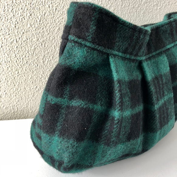 【❅冬限定❅】もこもこクラッチバッグ・緑のタータンチェック 3枚目の画像