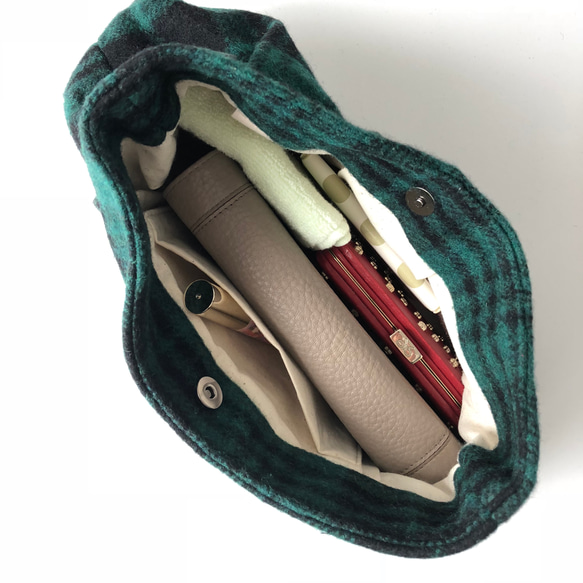【❅冬限定❅】もこもこクラッチバッグ・緑のタータンチェック 8枚目の画像
