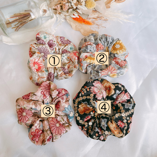 レジンヘアゴム　インド刺繍リボン　ベージュ　紫陽花　2連　綺麗個性的 レジンヘアゴム インド刺繍リボン ベージュ 紫陽花 2連 綺麗個性的