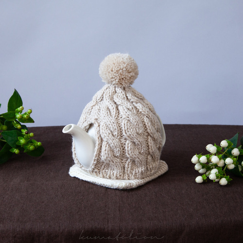 受注制作] 手編みニットのティーポットカバー | ティーコージー