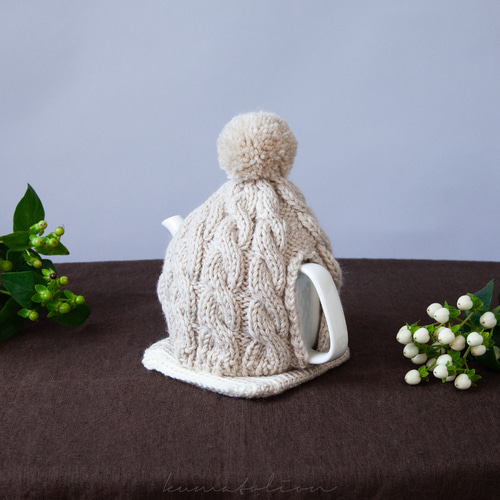 受注制作] 手編みニットのティーポットカバー | ティーコージー