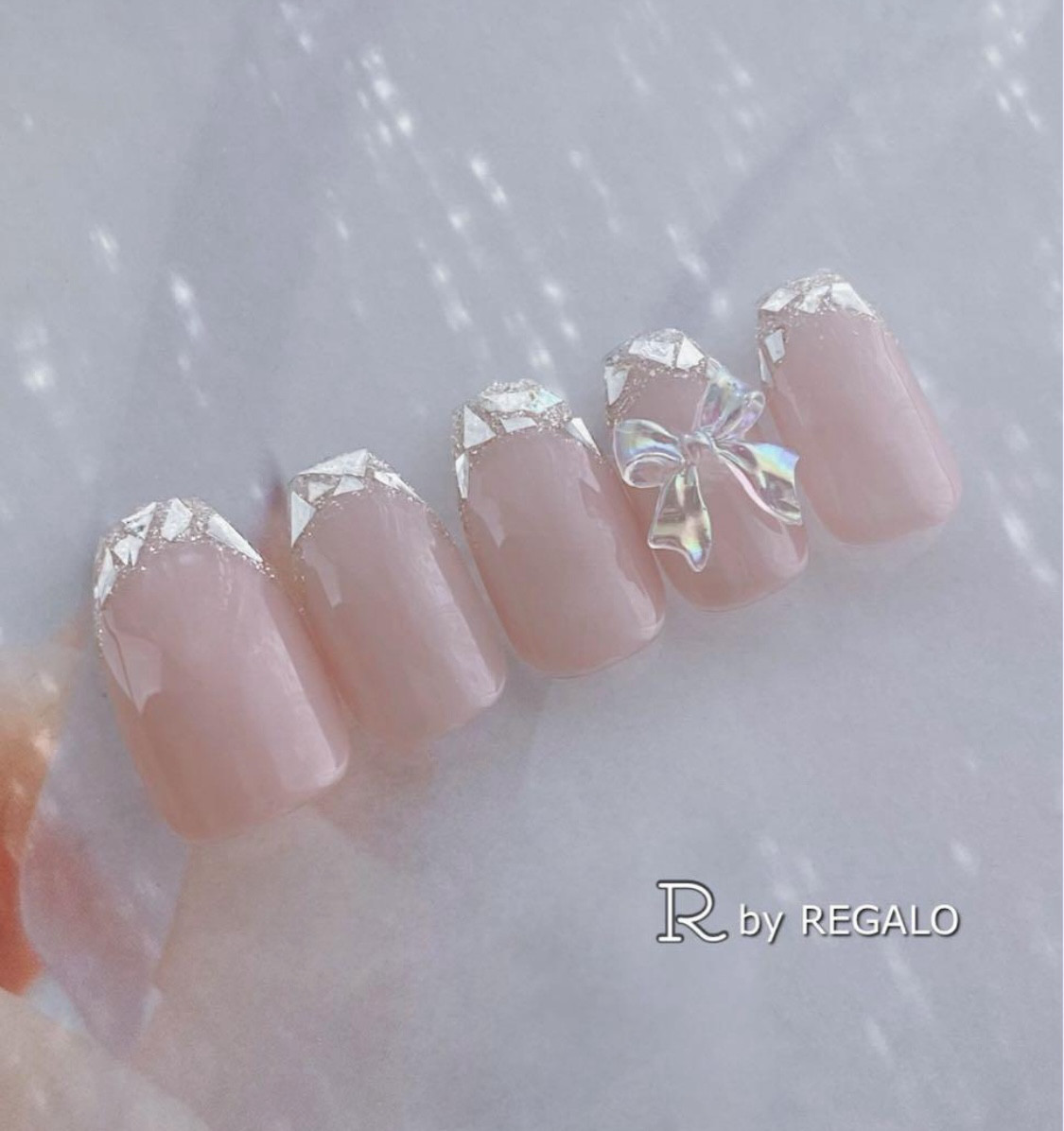 ピンク フレンチネイルチップ リボン　可愛い　デコネイル 成人式　結婚式披露宴 Amazon | 24枚セット ネイルチップ フレンチネイル 蝶々