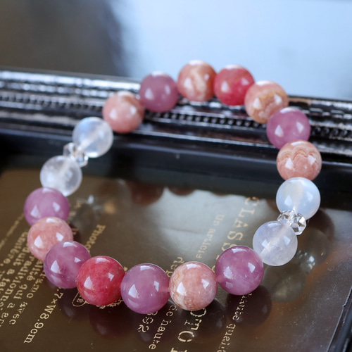 インカローズとロードナイトシリカとブルームーンストーンとディープ  