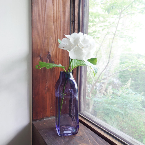 アイズピリ 【真作】「紫色の背景の陶器の花瓶」リトグラフ 12号大 直筆サイン アイズピリ「紫色の背景の陶器の花瓶」 有名作家 絵画 販売 買取