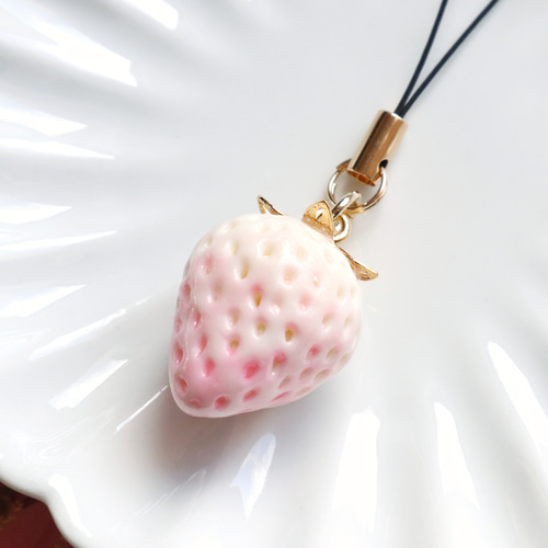 一粒白苺のストラップ キーホルダー noaya 通販｜Creema(クリーマ  