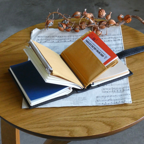 トラベラーズノートカバー／パスポートサイズ／革／黒 手帳カバー