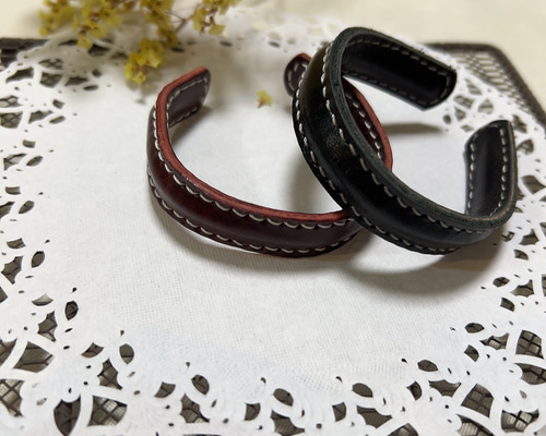 りえこ様【極美品】CHIUCCI LE GRIFFON レザー バングル レザー 本革 バングル 腕輪 ブラック レザー アクセサリー
