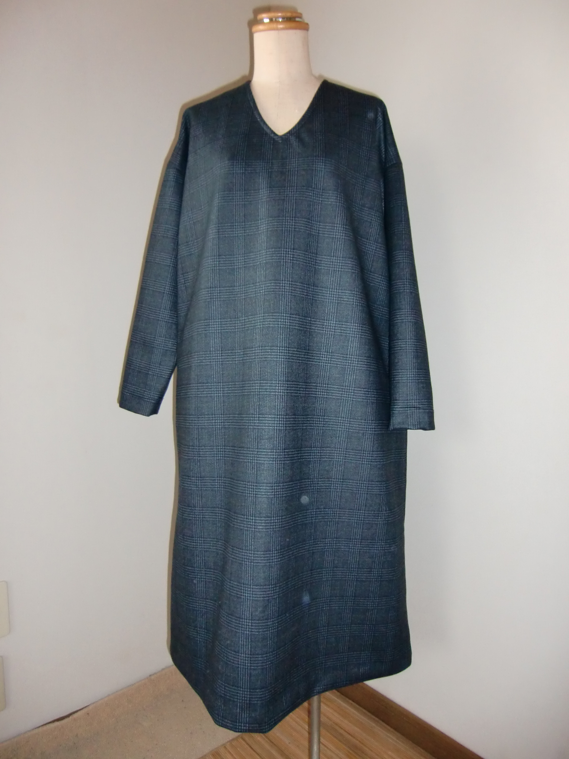 今季トレンド・Vネック／グレンチェック／裏起毛接結ニットのワンピース