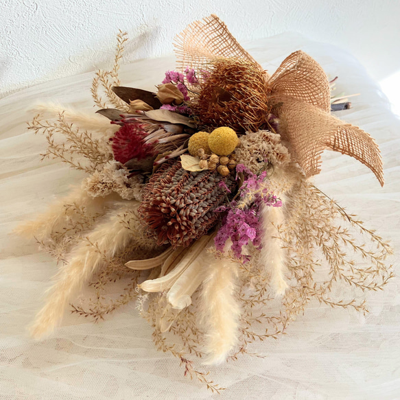 プロテアとニゲラのナチュラルブーケ プロテアのエキゾチックな大人