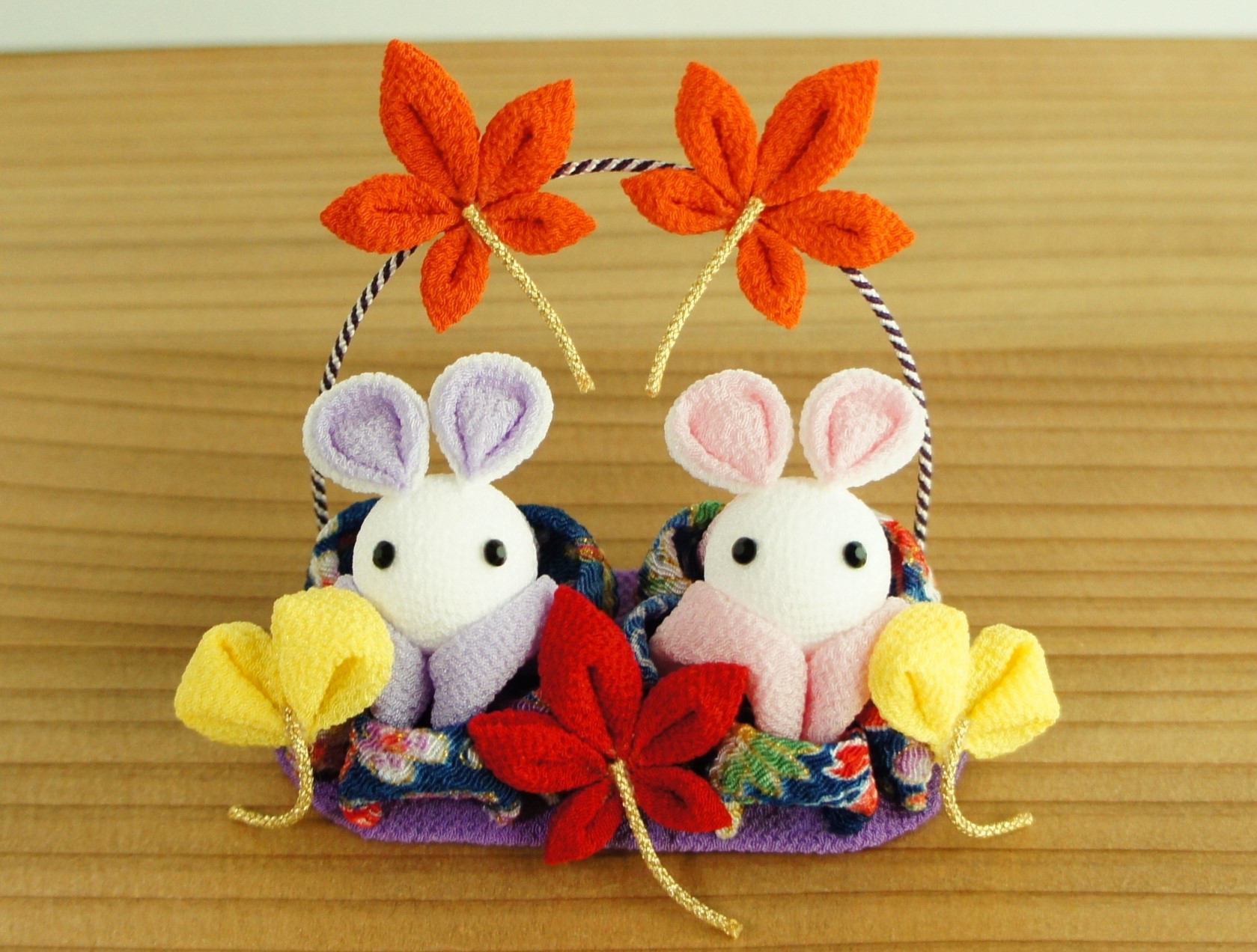 れいほ〜様御依頼品　うさぎのたちりめんボール　つまみ細工　ちりめん細工　七五三 れいほ〜様御依頼品 うさぎのたちりめんボール つまみ細工