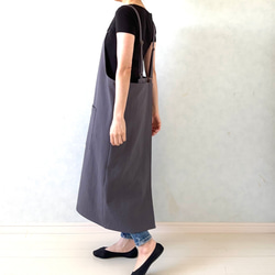 アジャスターで着心地満点！ラップ型エプロン ・グレイッシュパープル 2枚目の画像