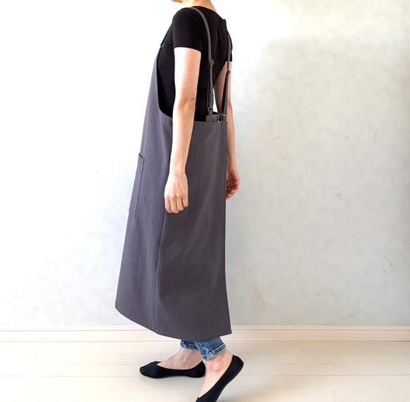 アジャスターで着心地満点！ラップ型エプロン ・グレイッシュパープル 2枚目の画像