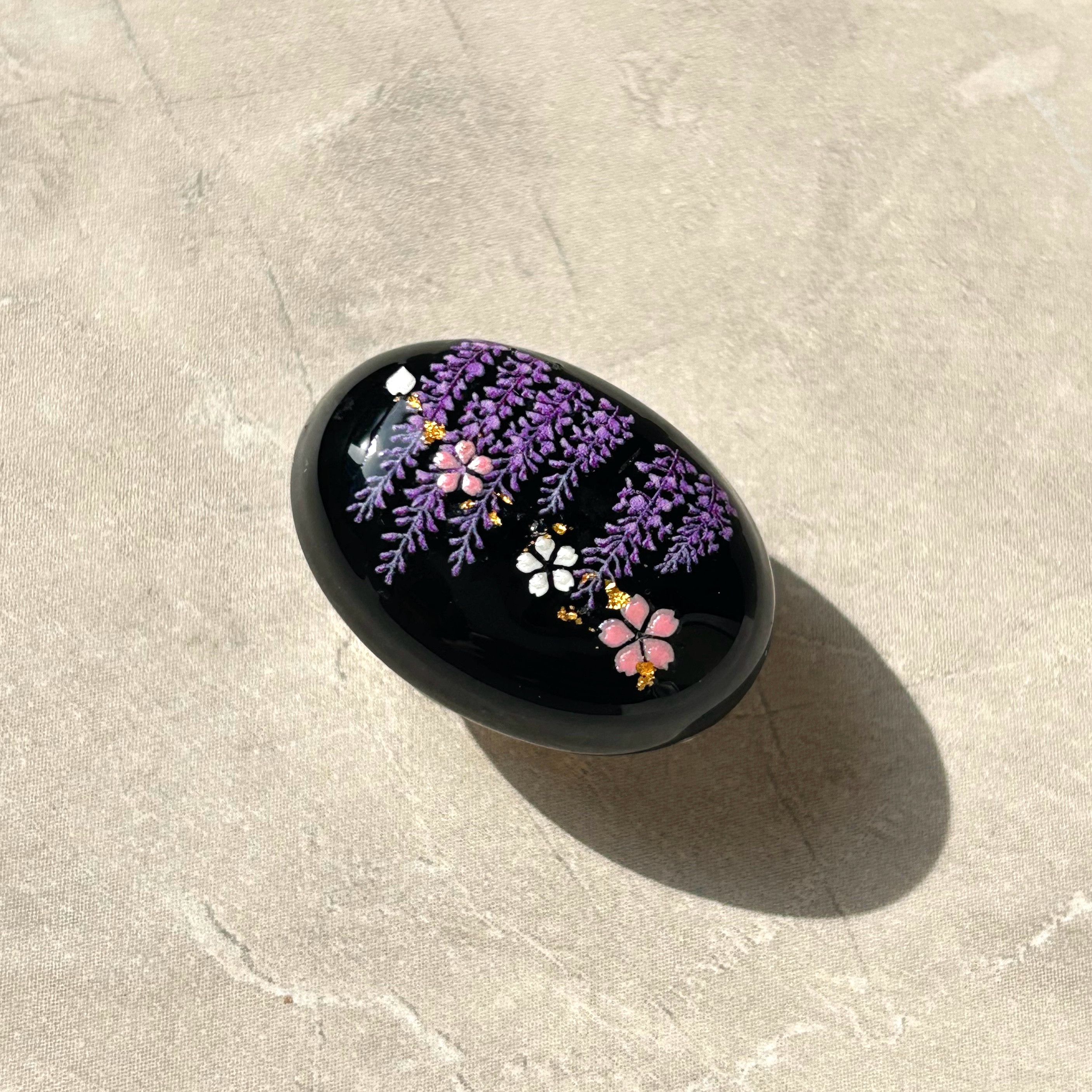 春の誕生花2026　黒瑪瑙と藤、桜の蒔絵、金箔をあしらった帯留め  24k 18k オニキス ポニーフック ブローチ