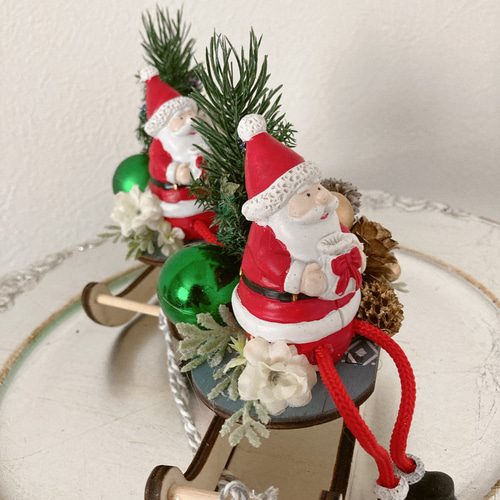 ツリーを運んで！ソリに乗ったサンタクロース その他インテリア雑貨