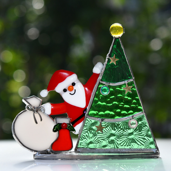 ステンドグラス　夜の街並みとサンタのおっとと…。 ステンドグラス 夜の街にサンタがやって来た！