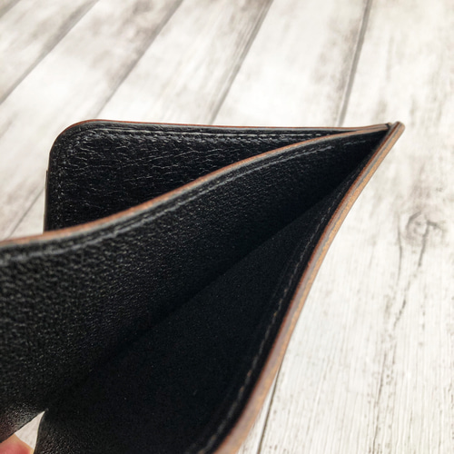Horween クロムエクセルレザー ブラック×バーガンディ 二つ折り札入れ 完成品 Horweenクロムエクセルレザー 二つ折り札入れ ブラック
