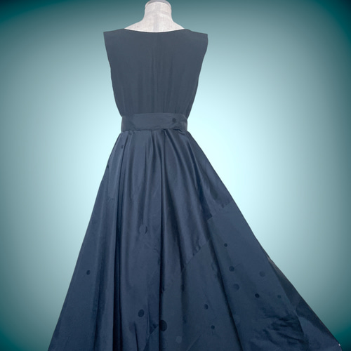 水玉ブラック フレアーロングワンピース 高級感 着物リメイク衣装 演奏  