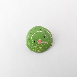 【こるり さま専用】オーダー:四つ葉とサザナミインコ 漆ブローチ 2枚目の画像