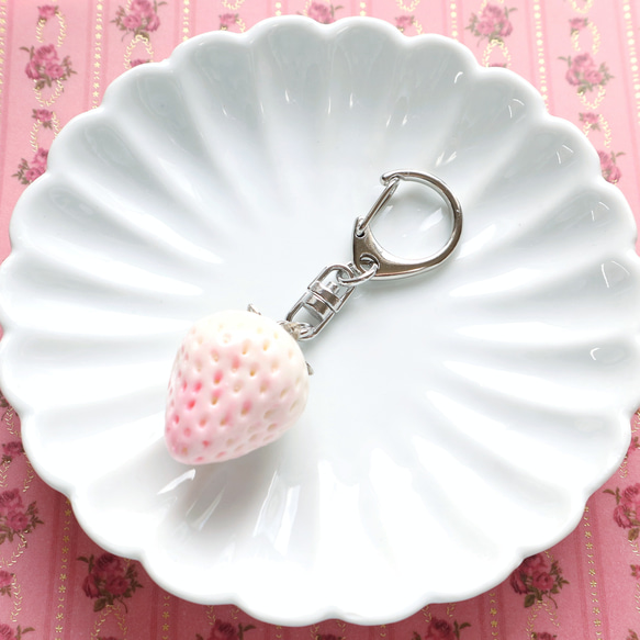 一粒白苺のチャーム＊シルバーカラー キーホルダー noaya 通販