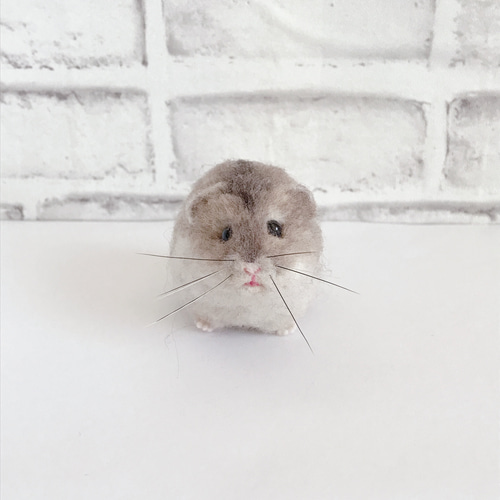 伏せポーズのハムスター（ジャンガリアン） 羊毛フェルトマスコット