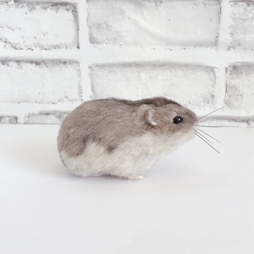 ハムスター　羊毛フェルト 伏せポーズのハムスター（ジャンガリアン） 羊毛フェルトマスコット