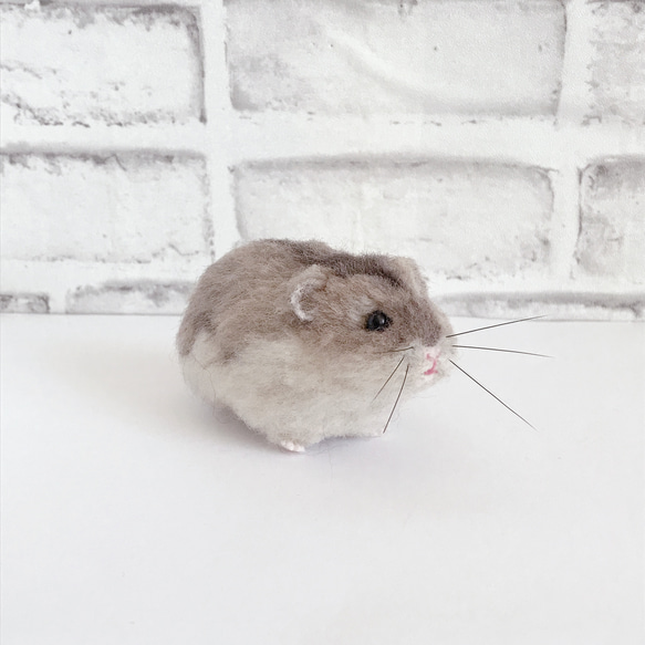 伏せポーズのハムスター（ジャンガリアン） 羊毛フェルトマスコット