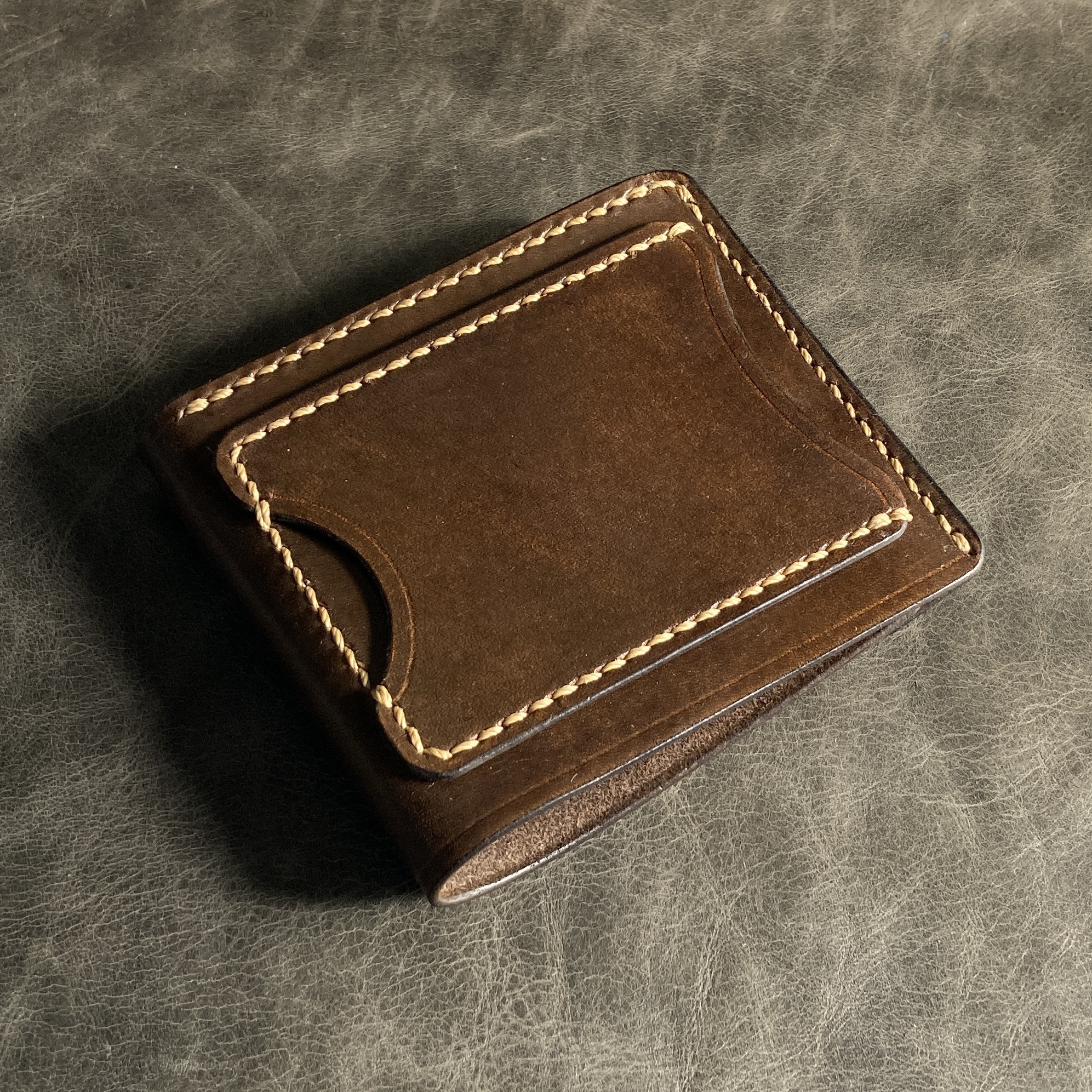 【右開口 ｶｰﾄﾞﾎﾟｹｯﾄ3 焦茶染】薄型シンプル札ばさみ MC-10dbwn マネークリップ ヌメ革 241109