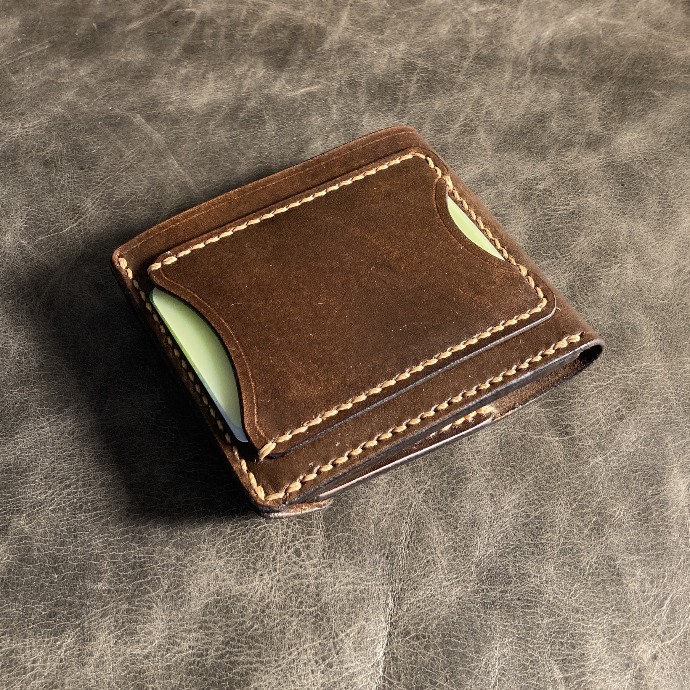 【右開口 ｶｰﾄﾞﾎﾟｹｯﾄ3 焦茶染】薄型シンプル札ばさみ MC-10dbwn マネークリップ ヌメ革 241109