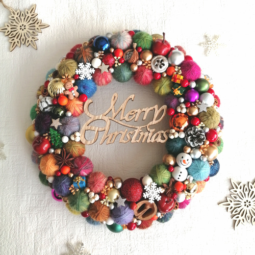 カラフルでにっこり☆毛糸玉のクリスマスリース〜スノーマンとMerry